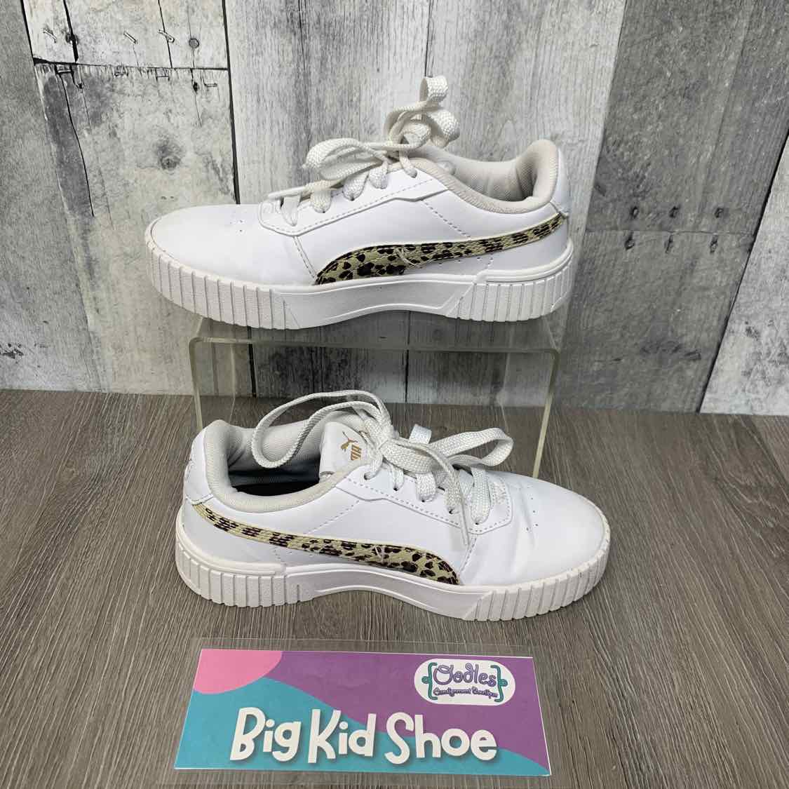 Size 1.5 White Puma Sneakers