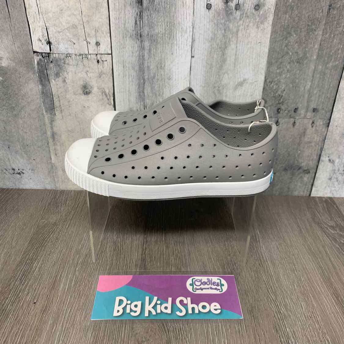 Size 1 Gray/White Native Water Shoes