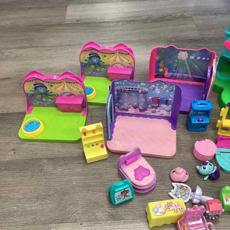 DreamWorks Teal/Purple Misc Playset