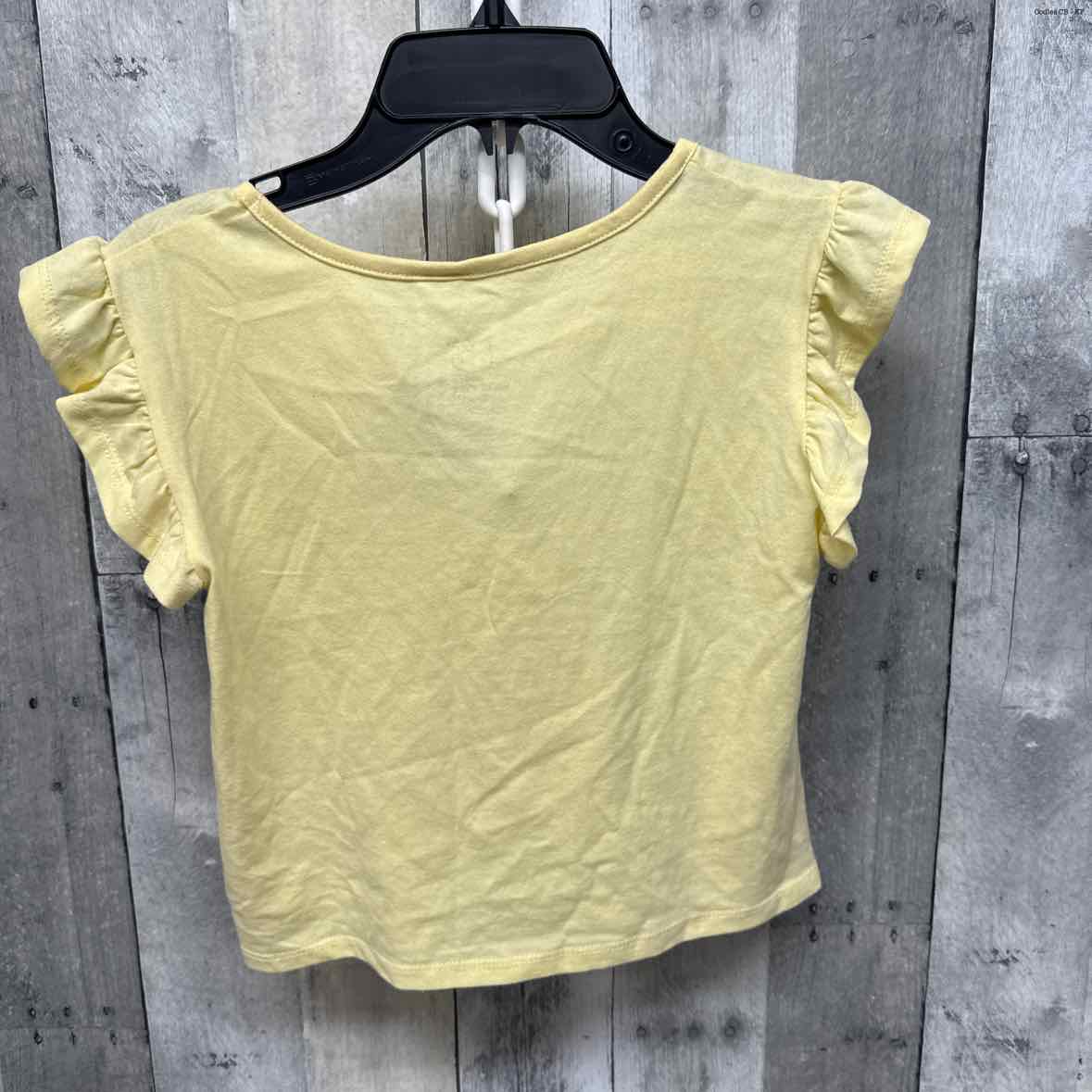 Size 8/10 Yellow Graphic Hello Kitty T Shirt