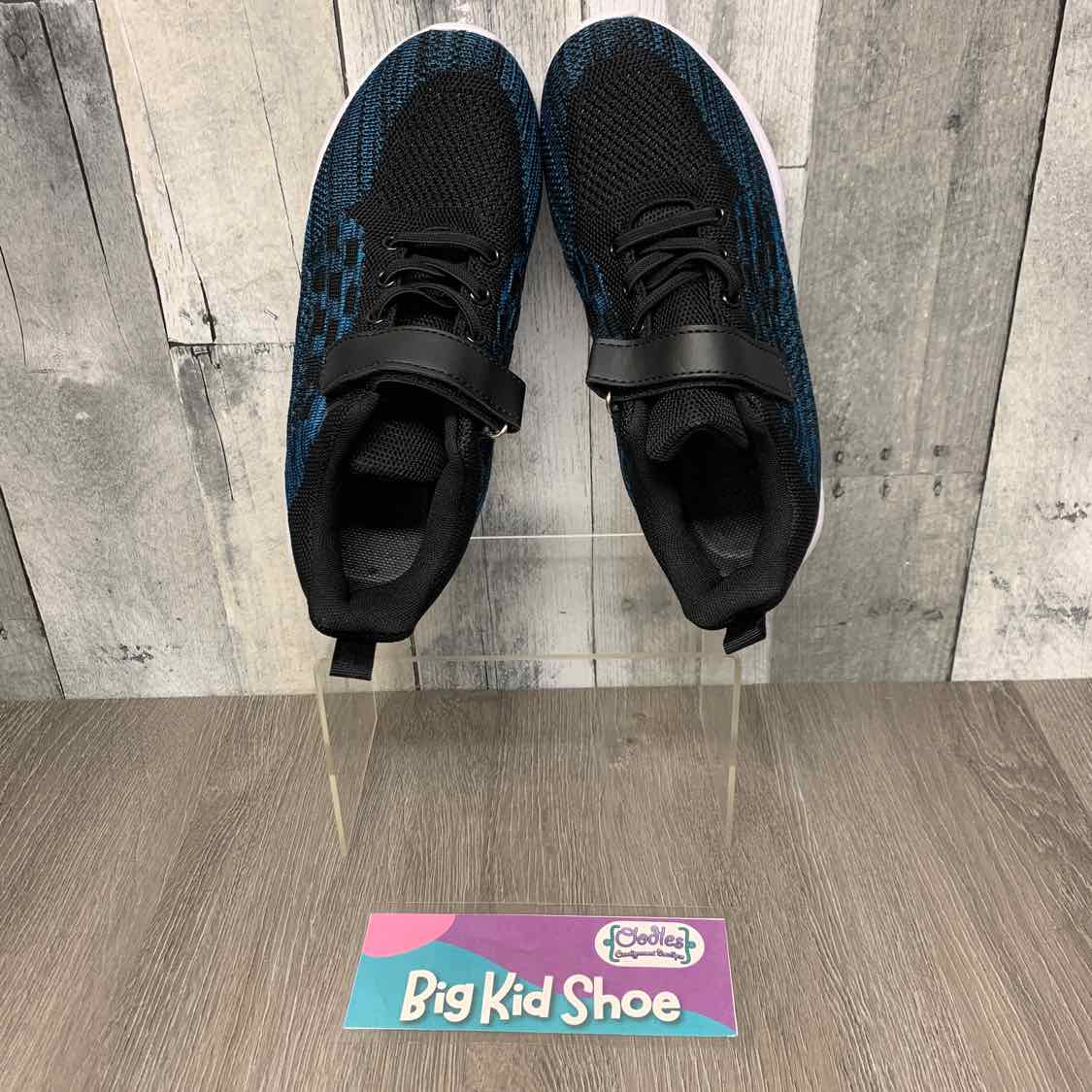 Size 6 Black/Blue B Brand Sneakers