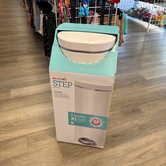 Munchkin White Diaper Disposal