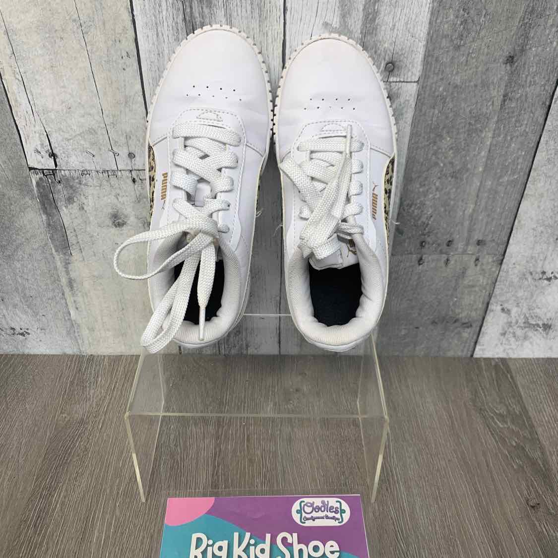 Size 1.5 White Puma Sneakers
