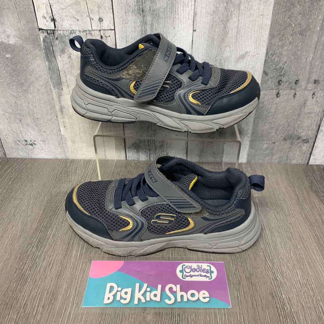 Size 2.5 Gray/Blue Skechers Sneakers