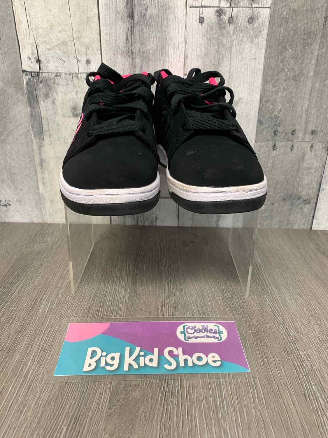 Size 2 Black/Pink Heelys Skate Shoes