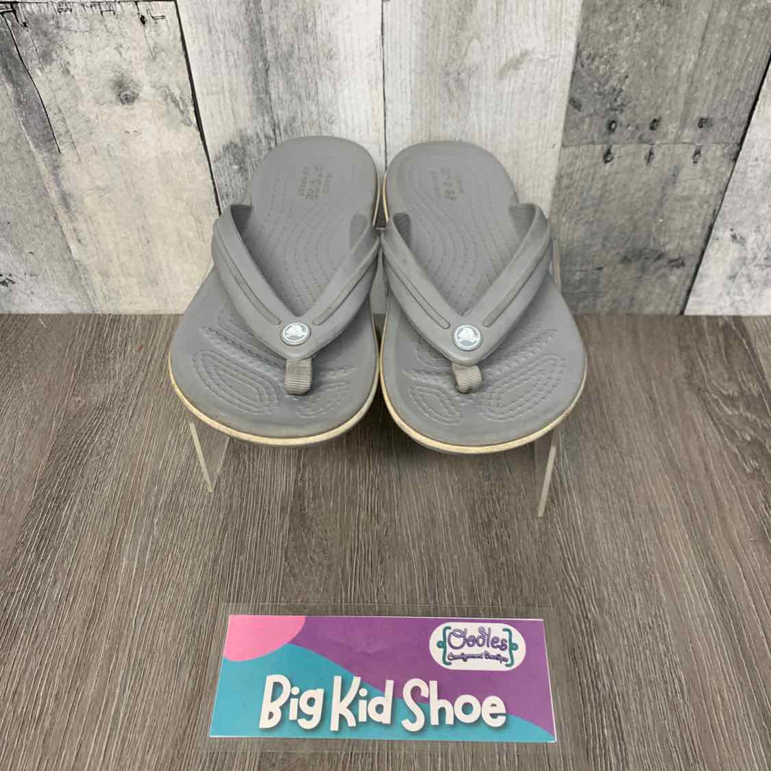 Size 1 Gray Crocs Sandals