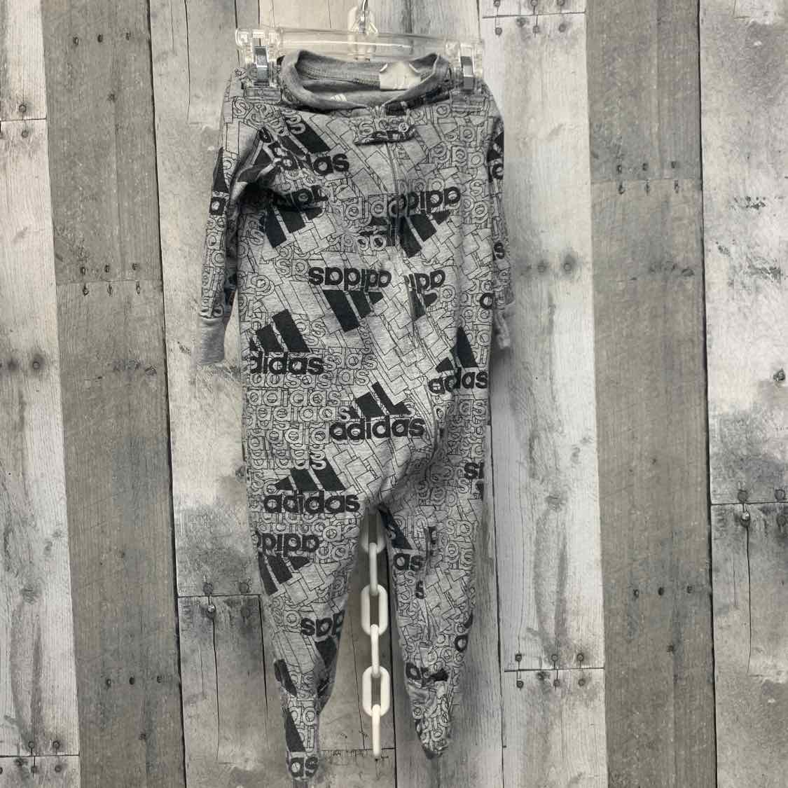 Size 6 Months Gray Print Sport Brand Footy PJs - OodlesCB