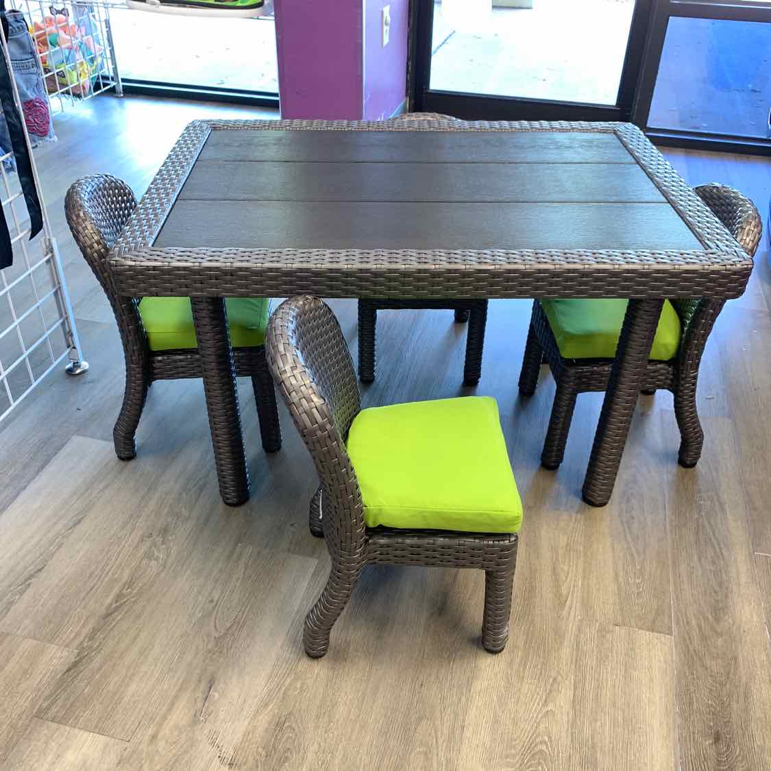 Lakeshore Gray/Green Table & Chairs