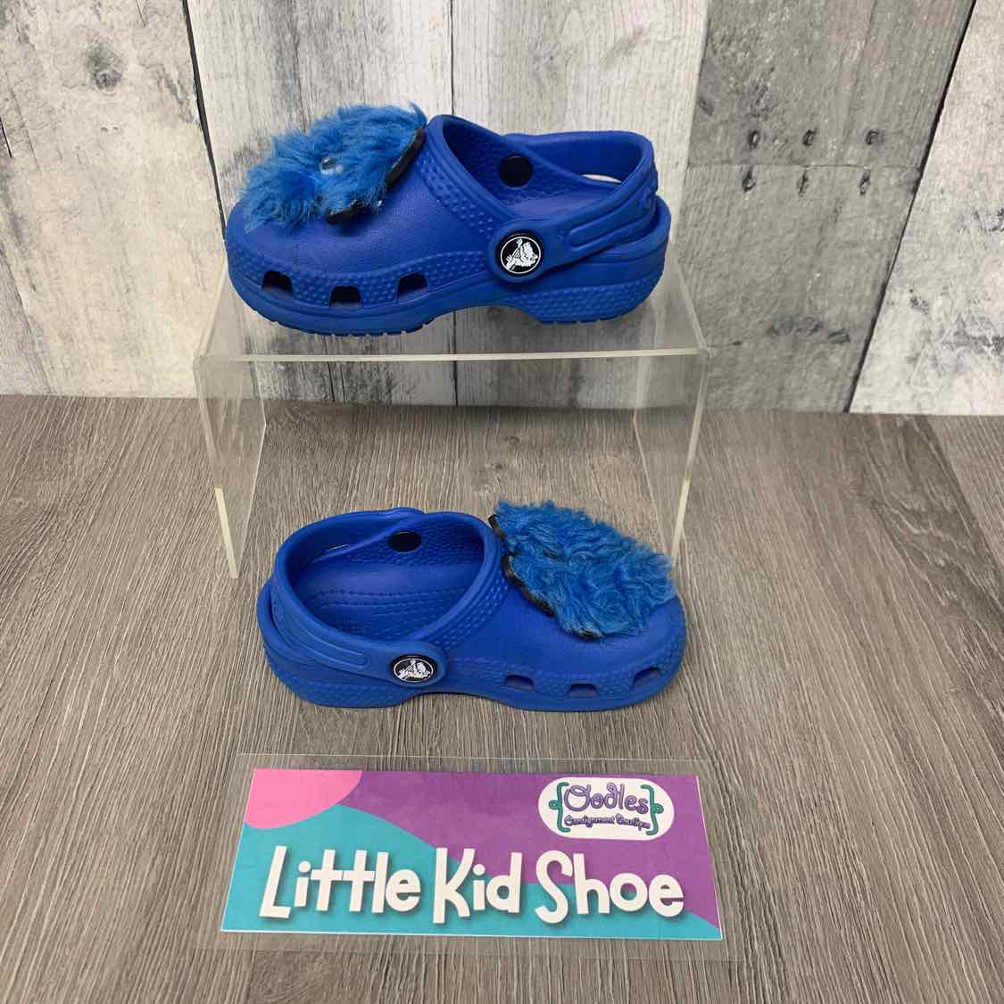 Size 7 Blue Crocs Water Shoes - OodlesCB