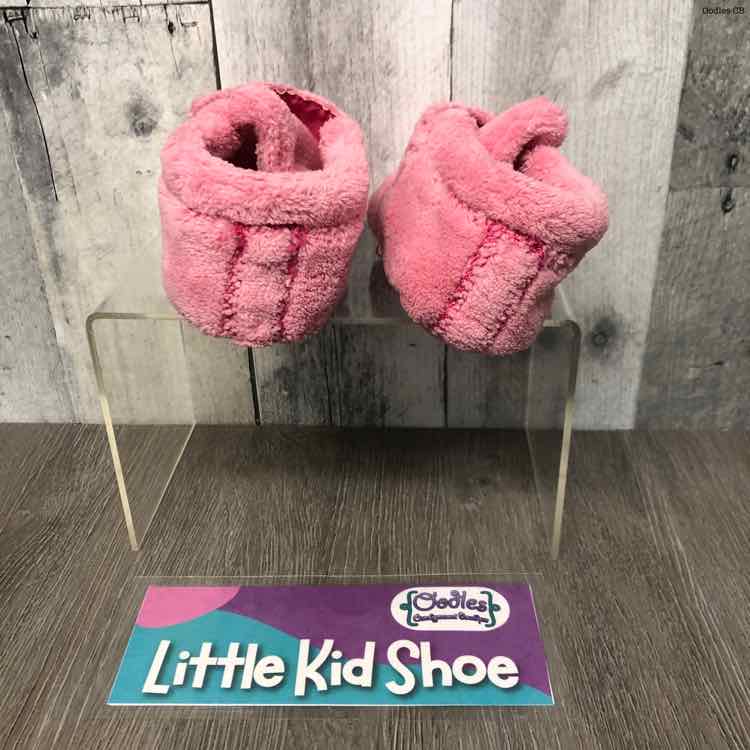 Size 4/5 Pink UGG Soft Sole Shoes