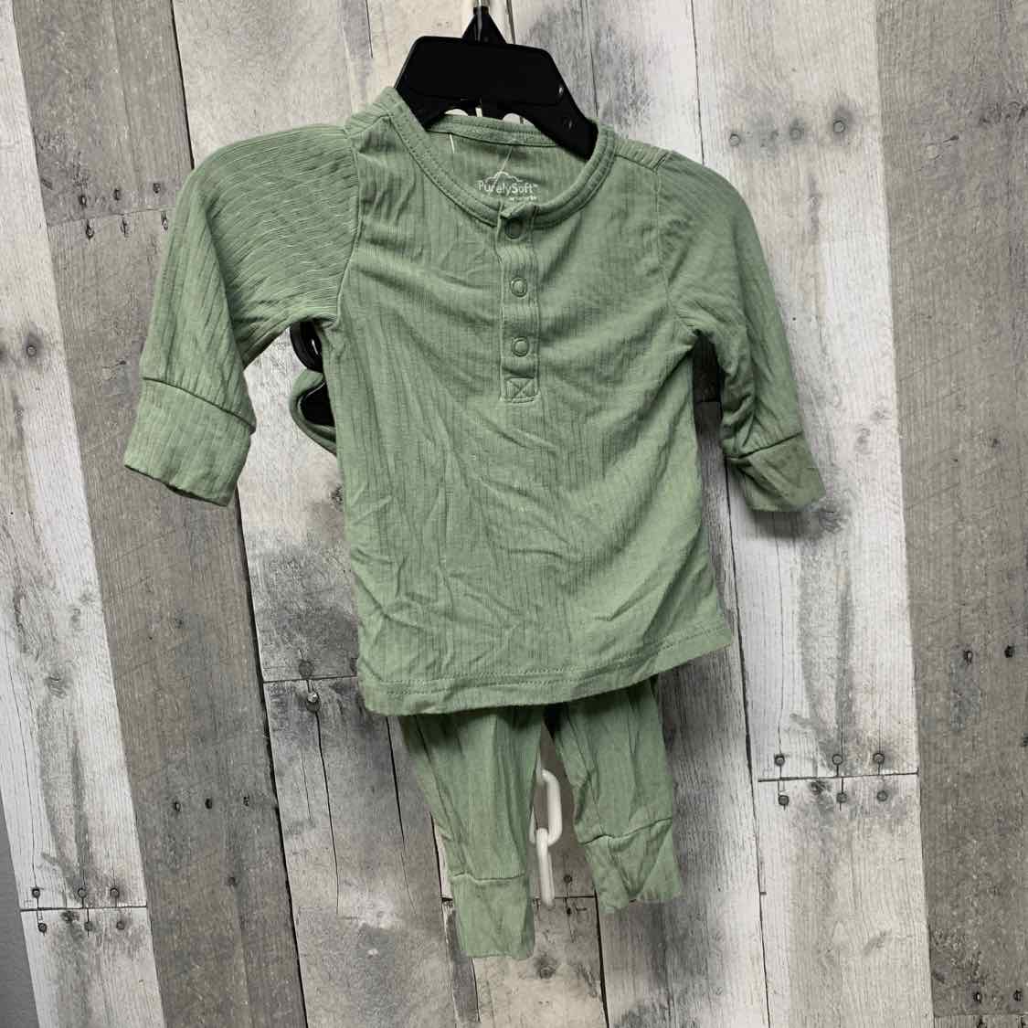 Size 3 Months Green Carter's Shirt/Pants