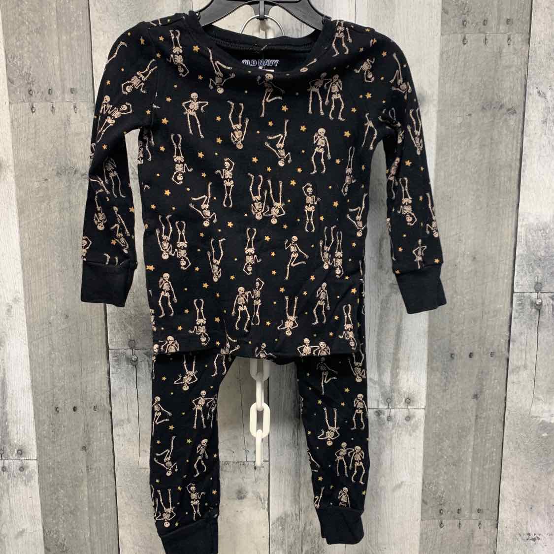 Size 2T Black Print Old Navy 2pc PJs