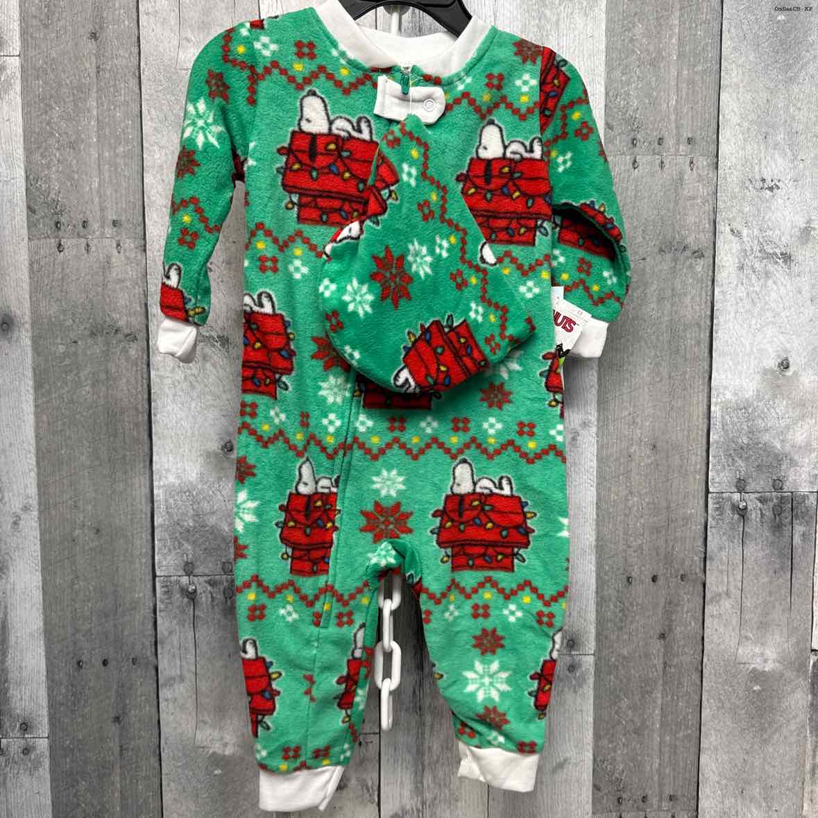 Size 12 Months Green Print Peanuts Footy PJs