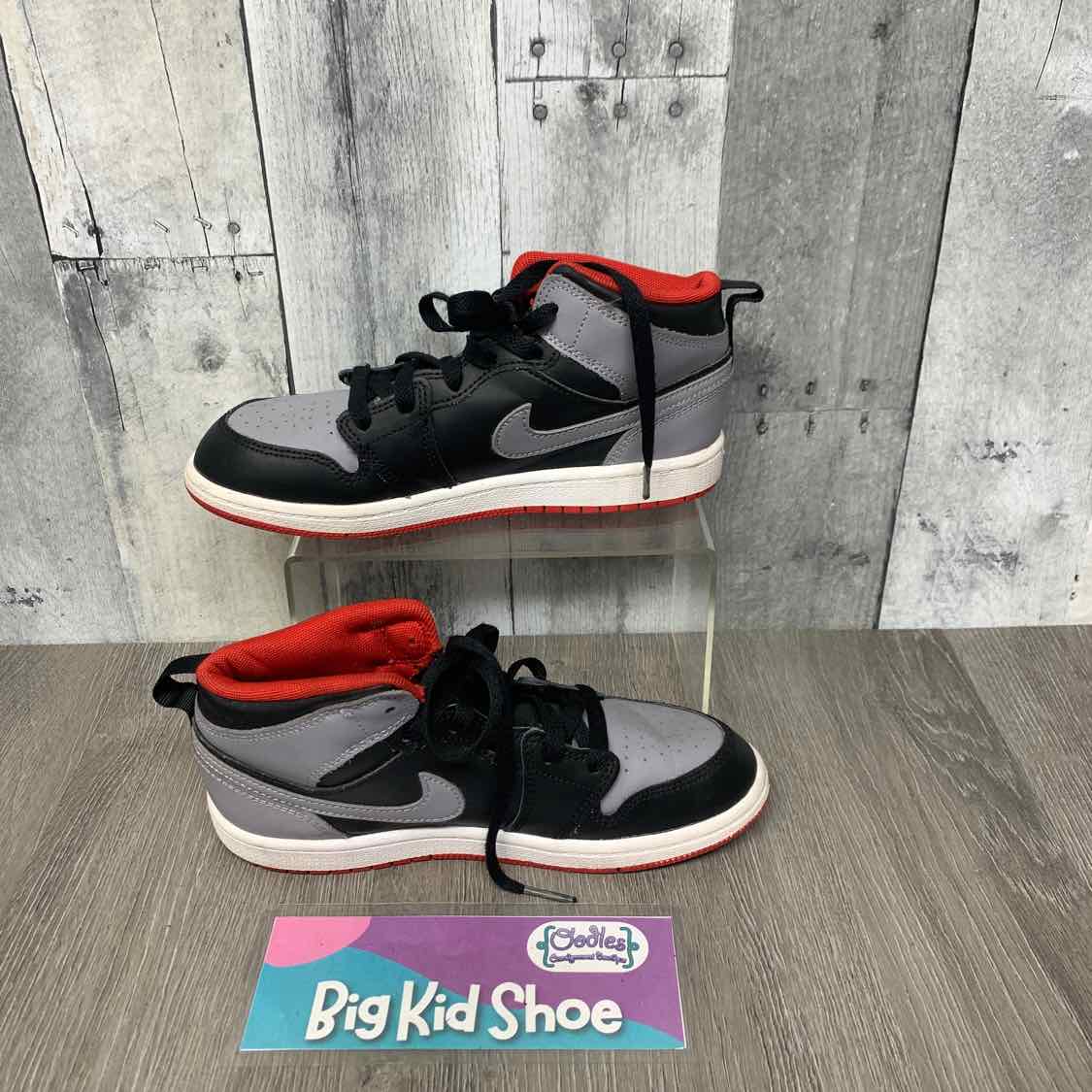 Size 3 Gray/Black Sport Brand Sneakers
