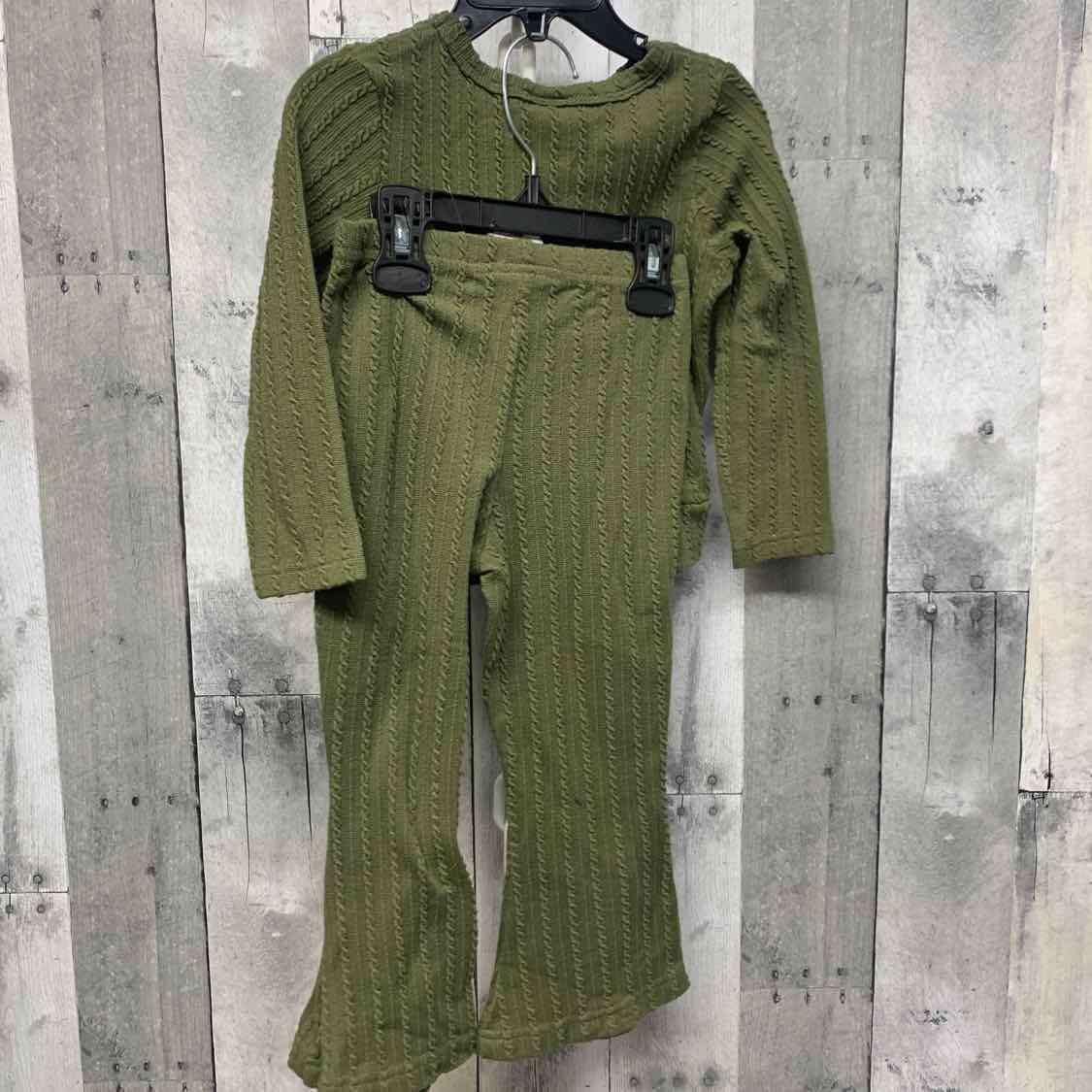 Size 3T Green B Brand Shirt/Pants