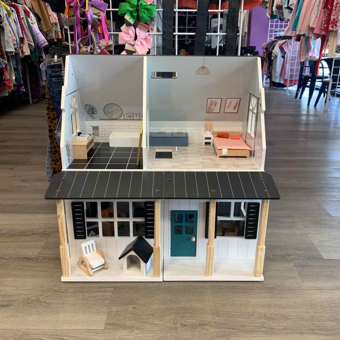 Generic Black/White Dollhouse