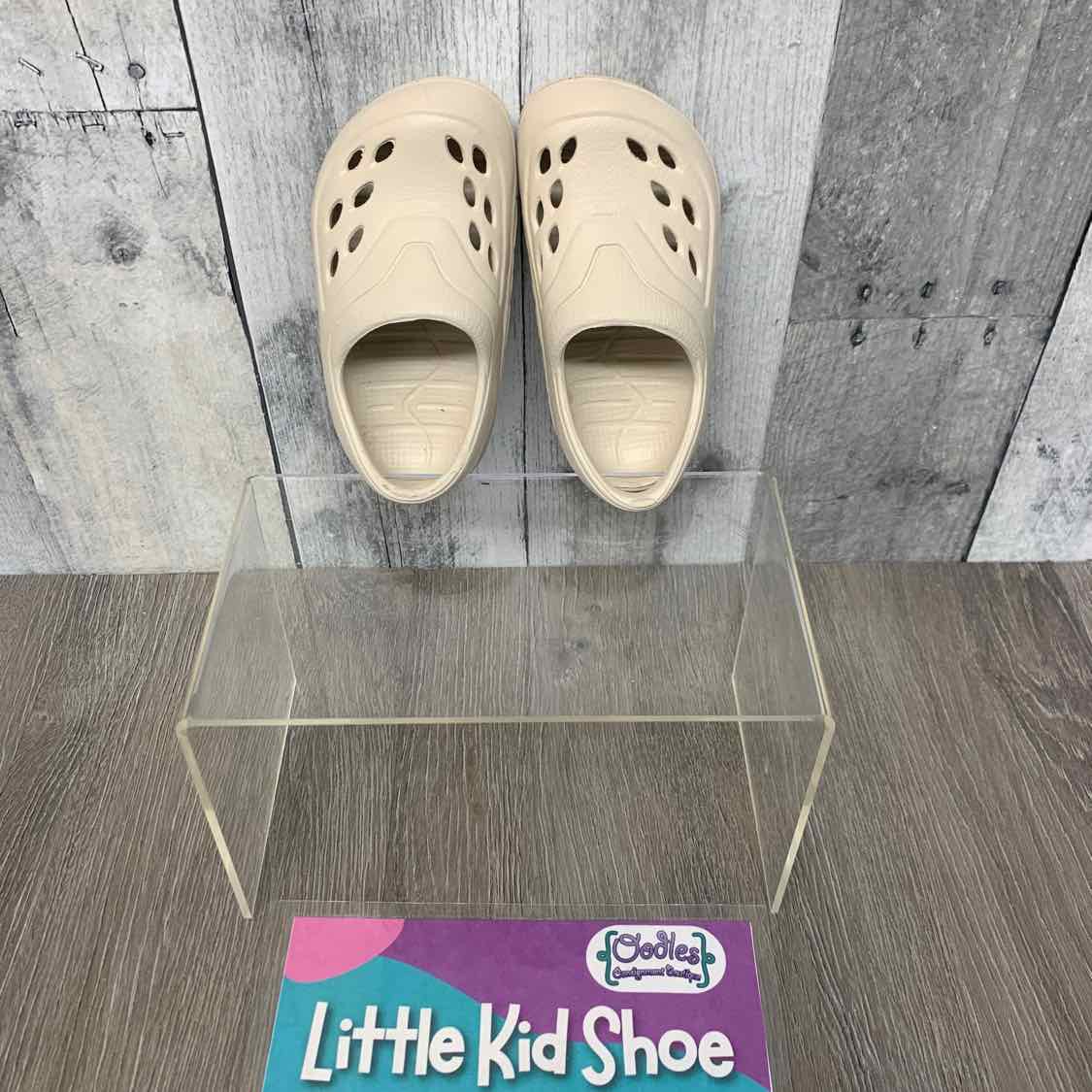 Size 4 Tan Mid Brand Water Shoes