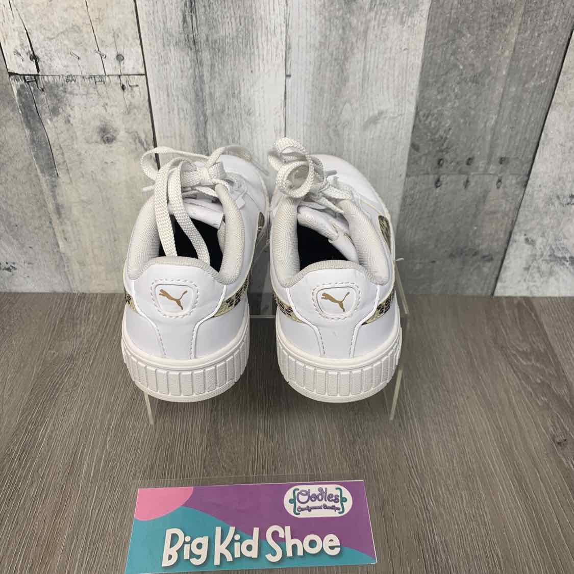 Size 1.5 White Puma Sneakers