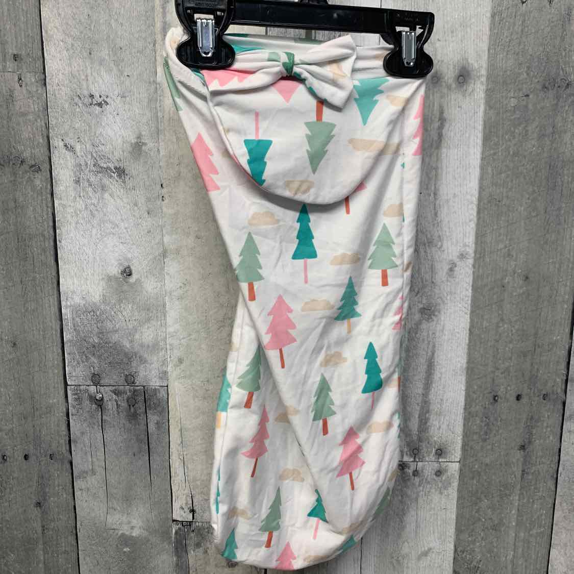 Itzy Ritzy White Print Photo Prop