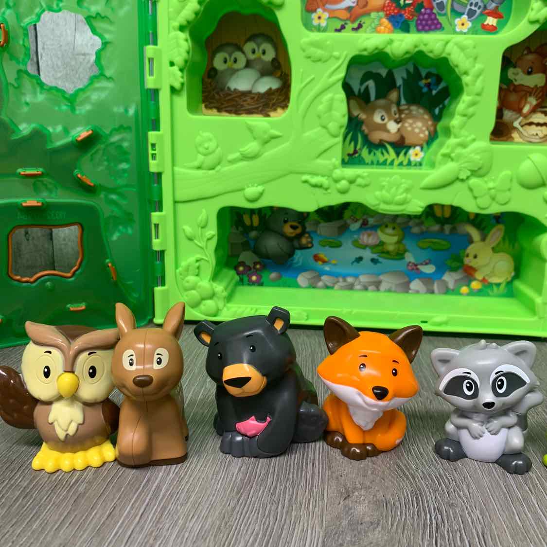 Fisher Price Green Little People Set