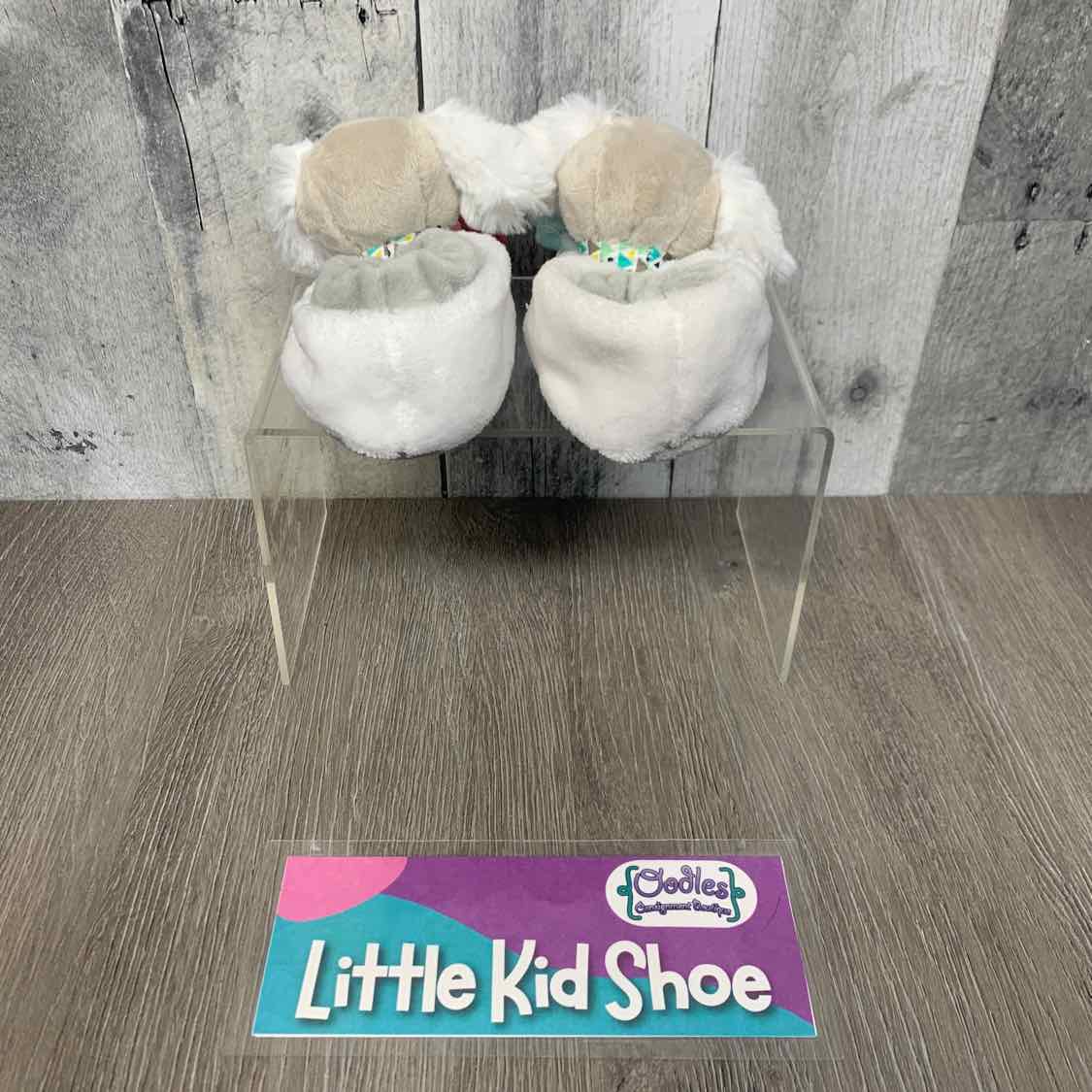 Size 6-12 Months White B Brand Slippers - OodlesCB