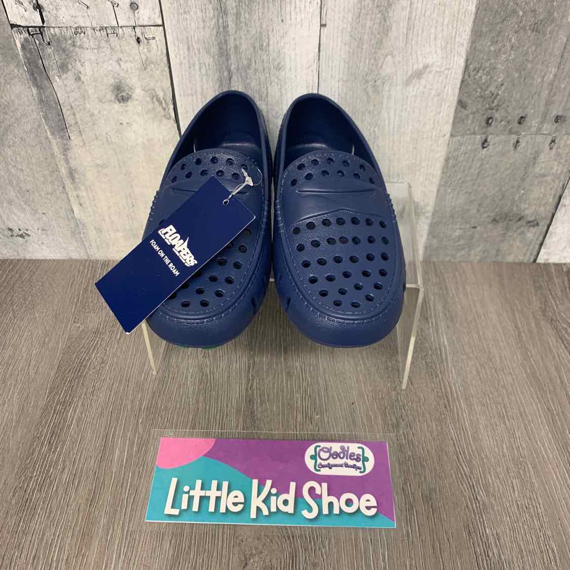 Size 12 Navy Name Brand Water Shoes - OodlesCB