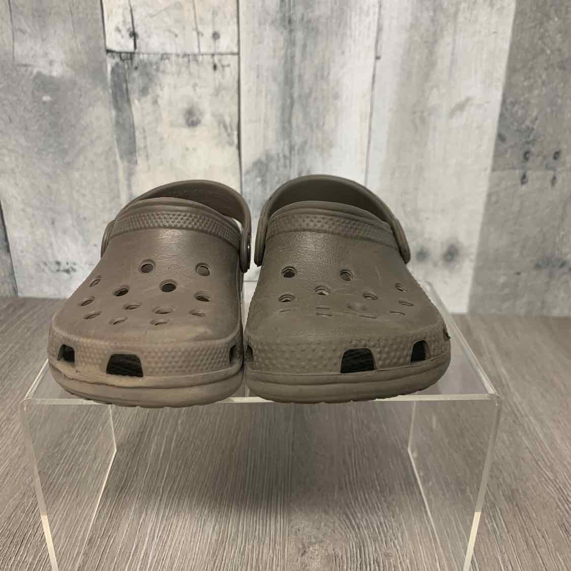 Size 6 Gray Crocs Water Shoes
