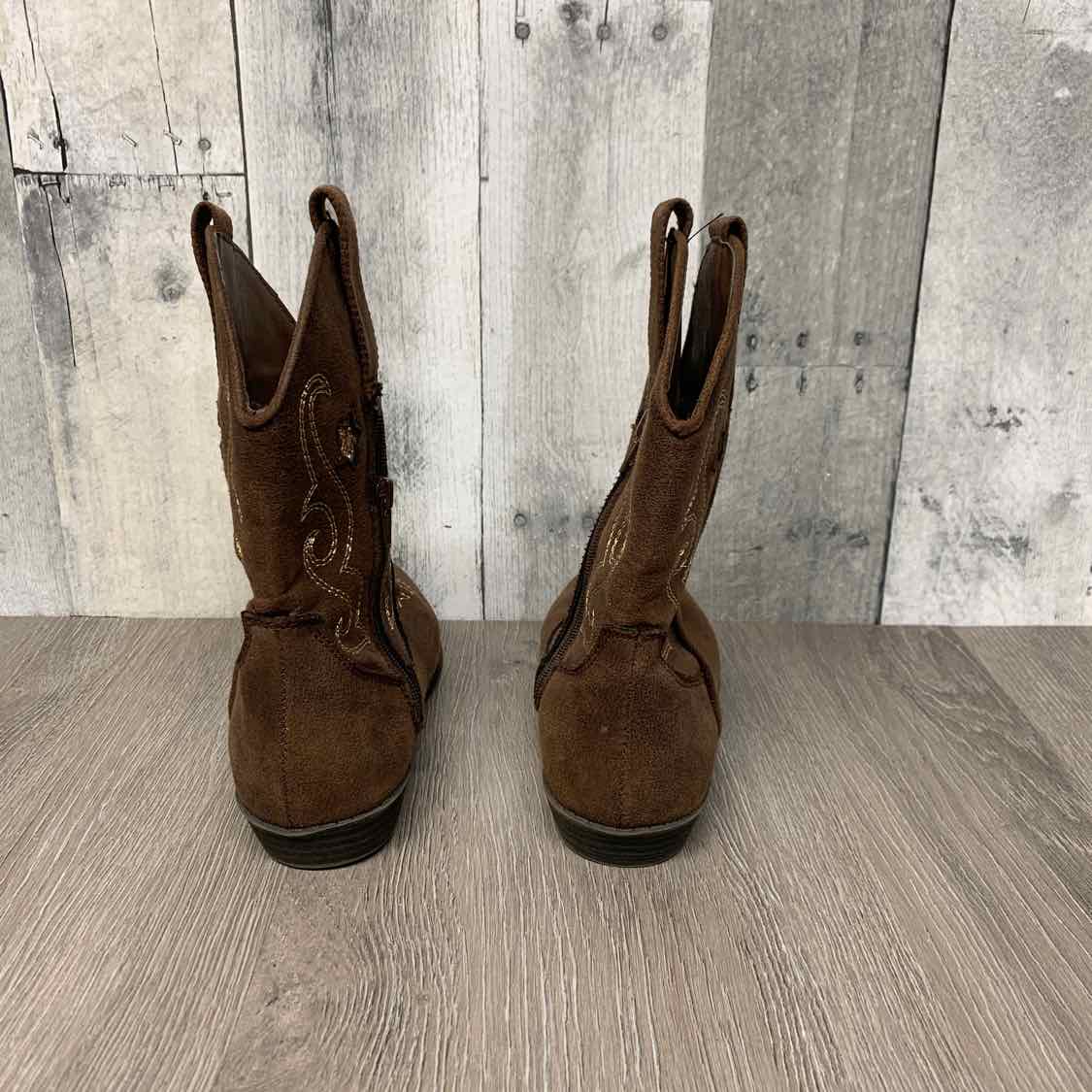 Size 12 Brown/Pink B Brand Boots