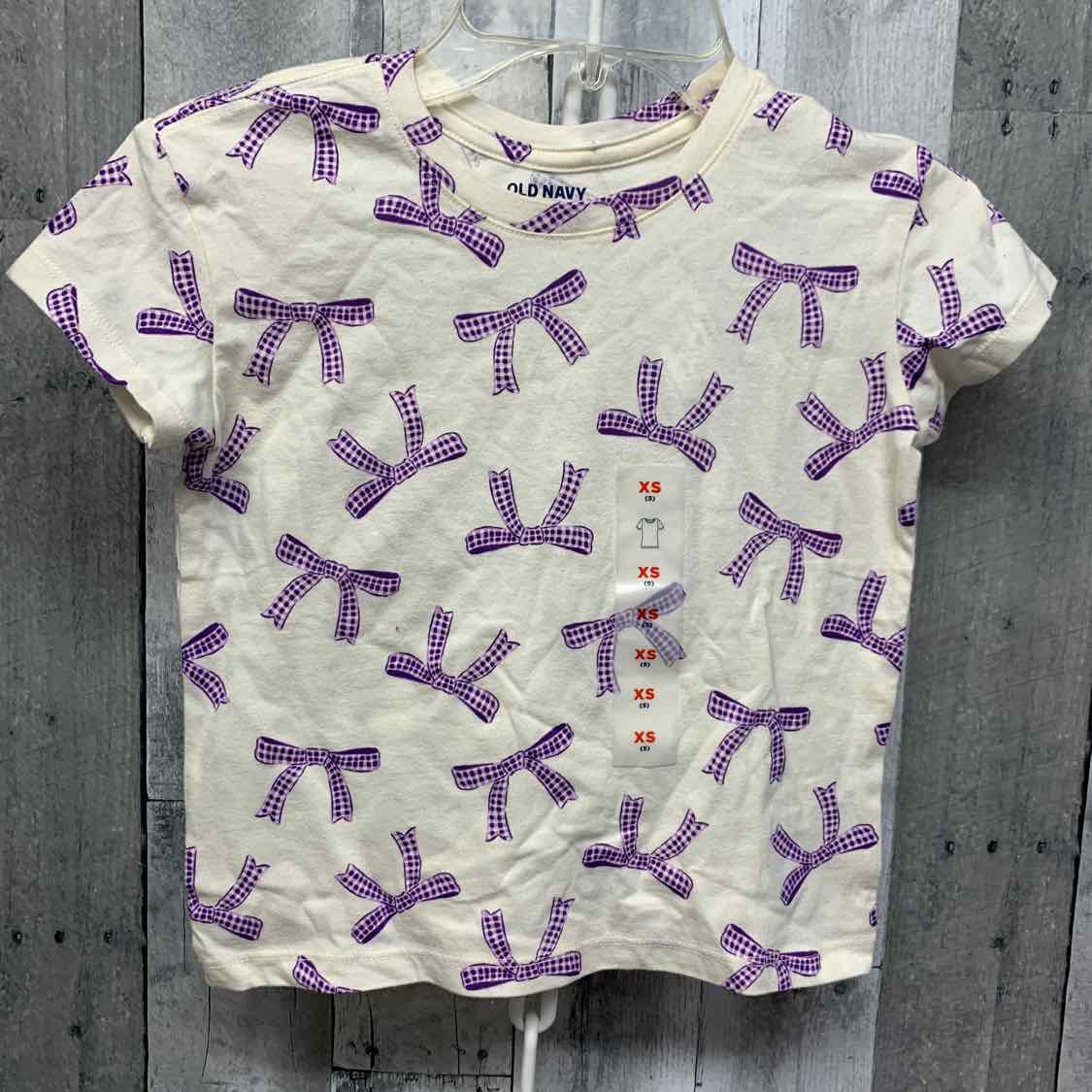 Size 5 White Graphic Old Navy Short Sleeve Shirt