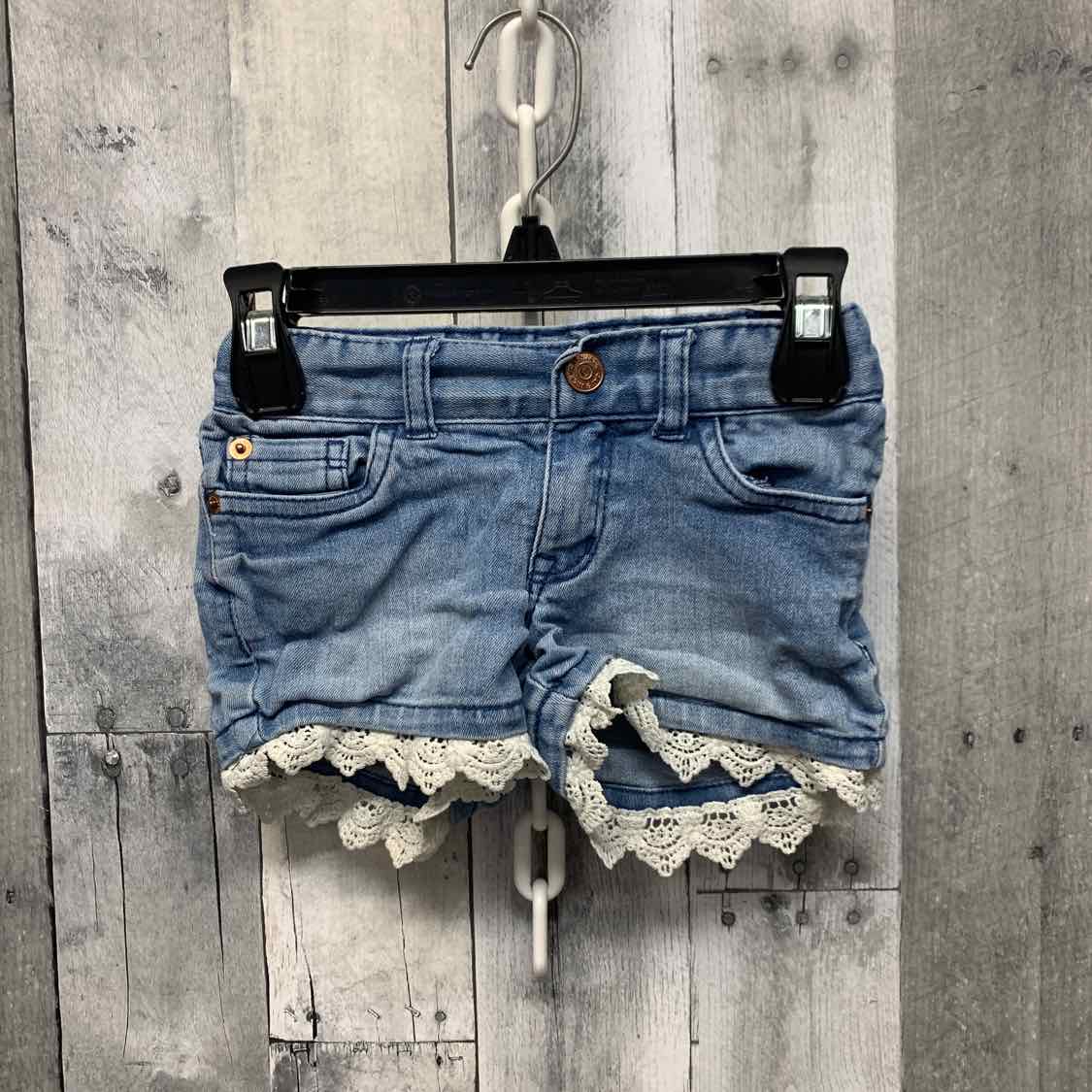 Size 4T Denim/White Cat & Jack Shorts