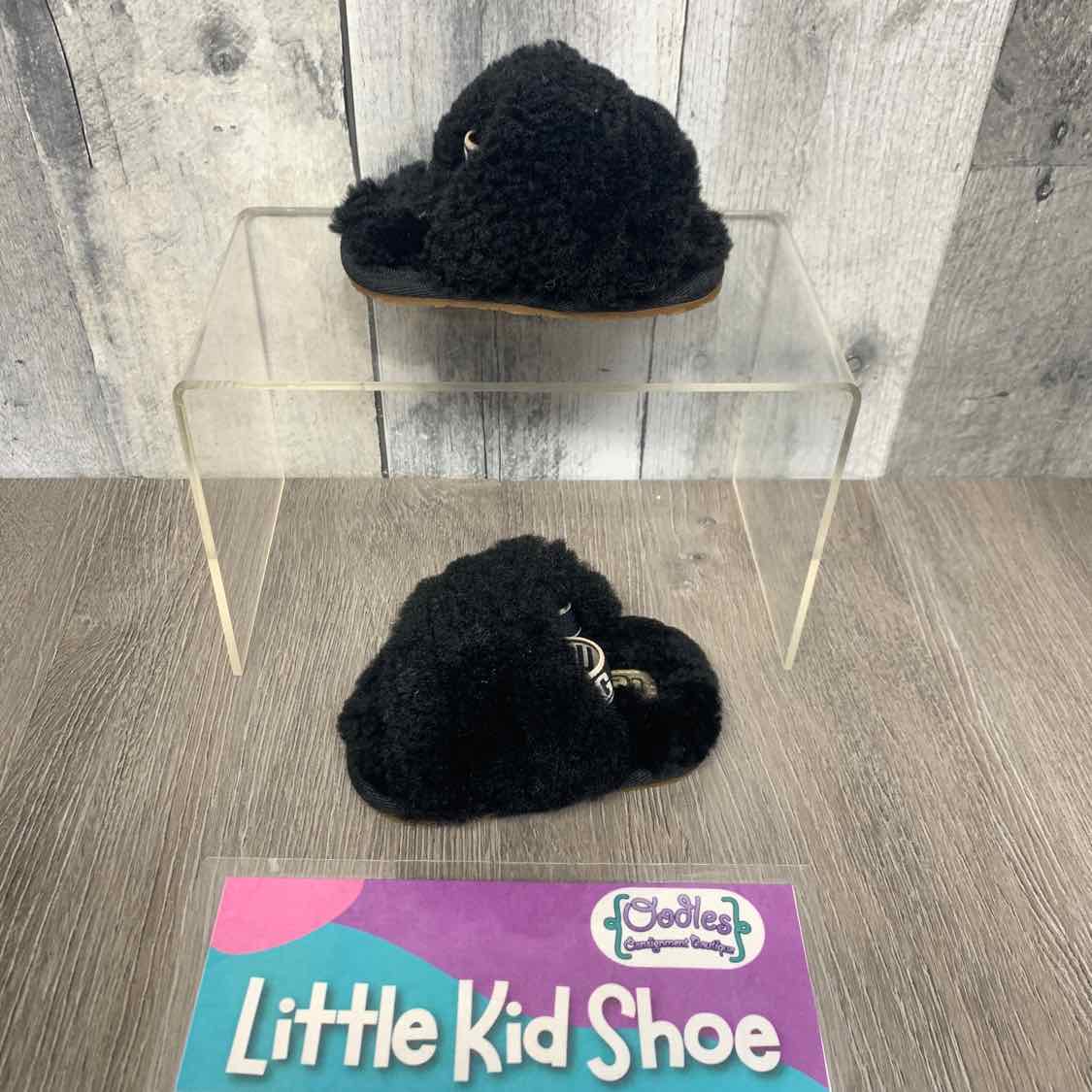 Size 2/3 Black UGG Sandals