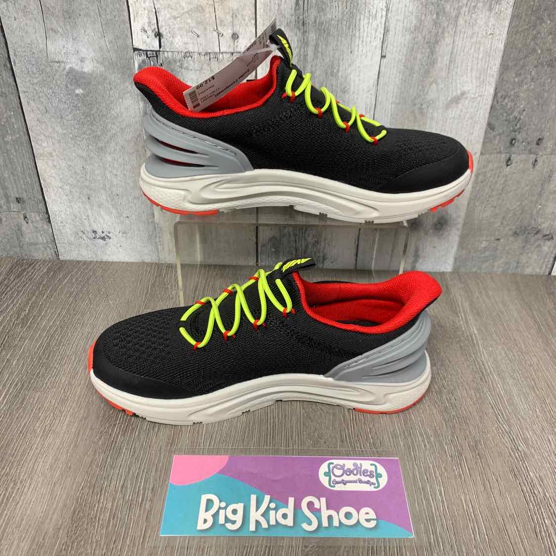 Size 4 Black/Red Avia Sneakers
