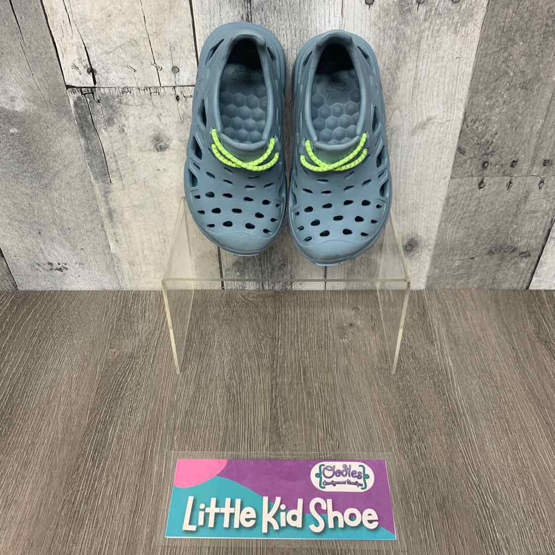 Size 6 Blue B Brand Water Shoes