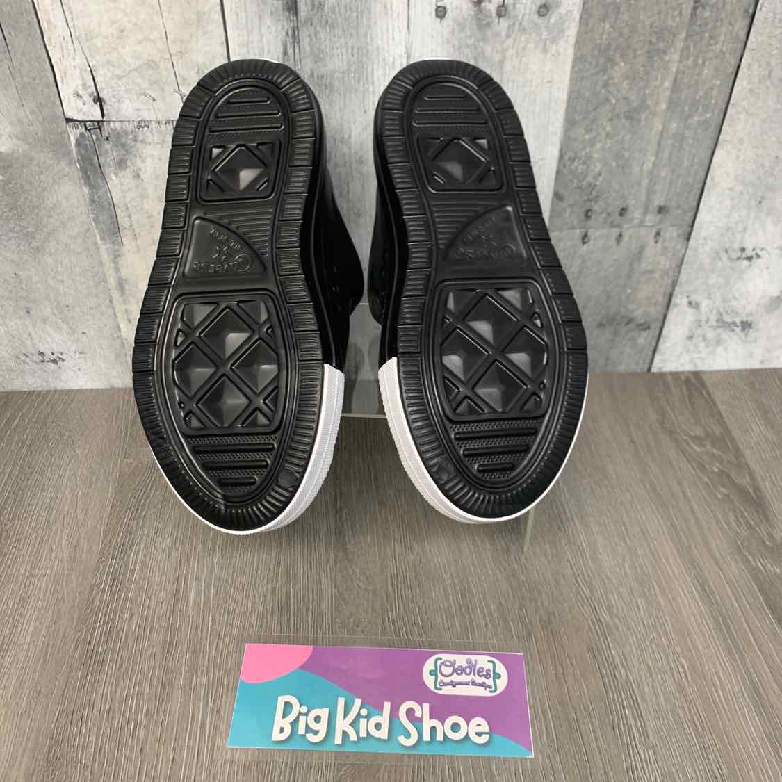 Size 4 Black/White Converse Water Shoes