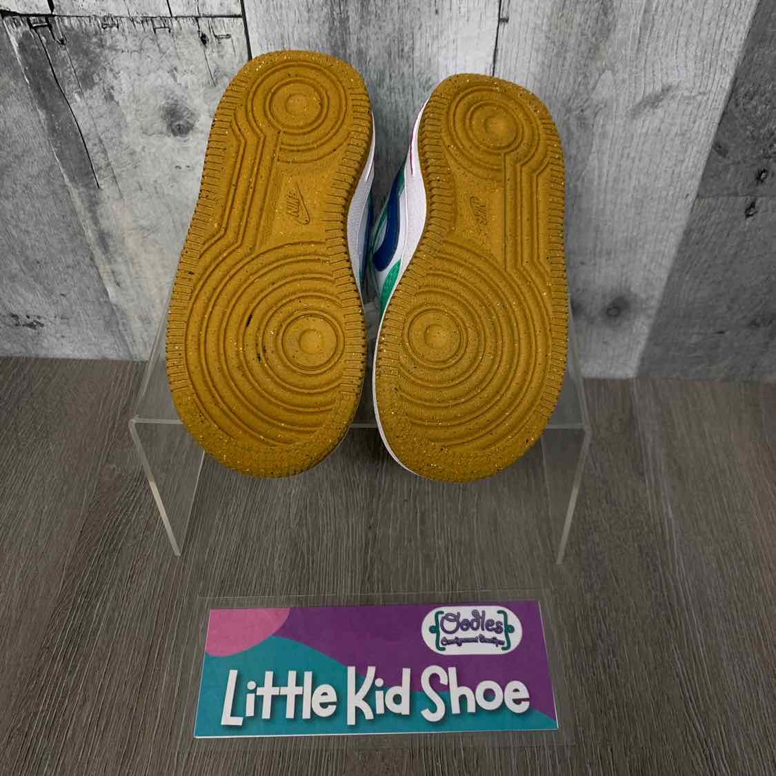 Size 7 White/Green Sport Brand Sneakers - OodlesCB