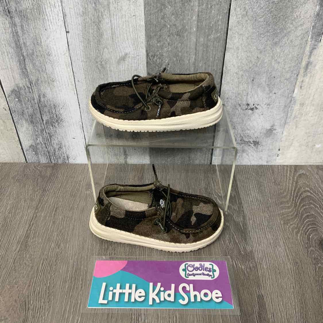 Size 8 Green Camo Hey Dude Loafers