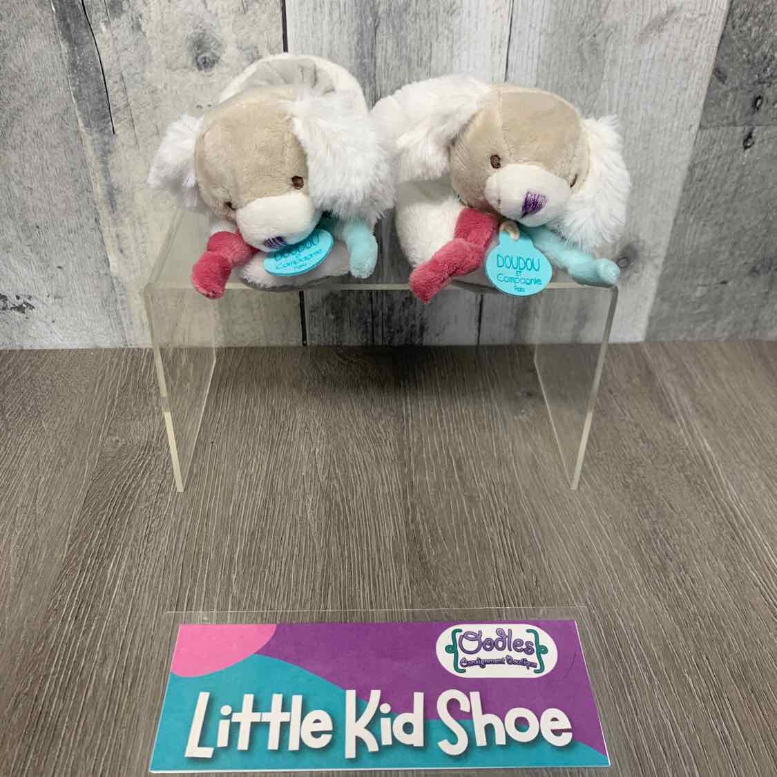 Size 6-12 Months White B Brand Slippers - OodlesCB