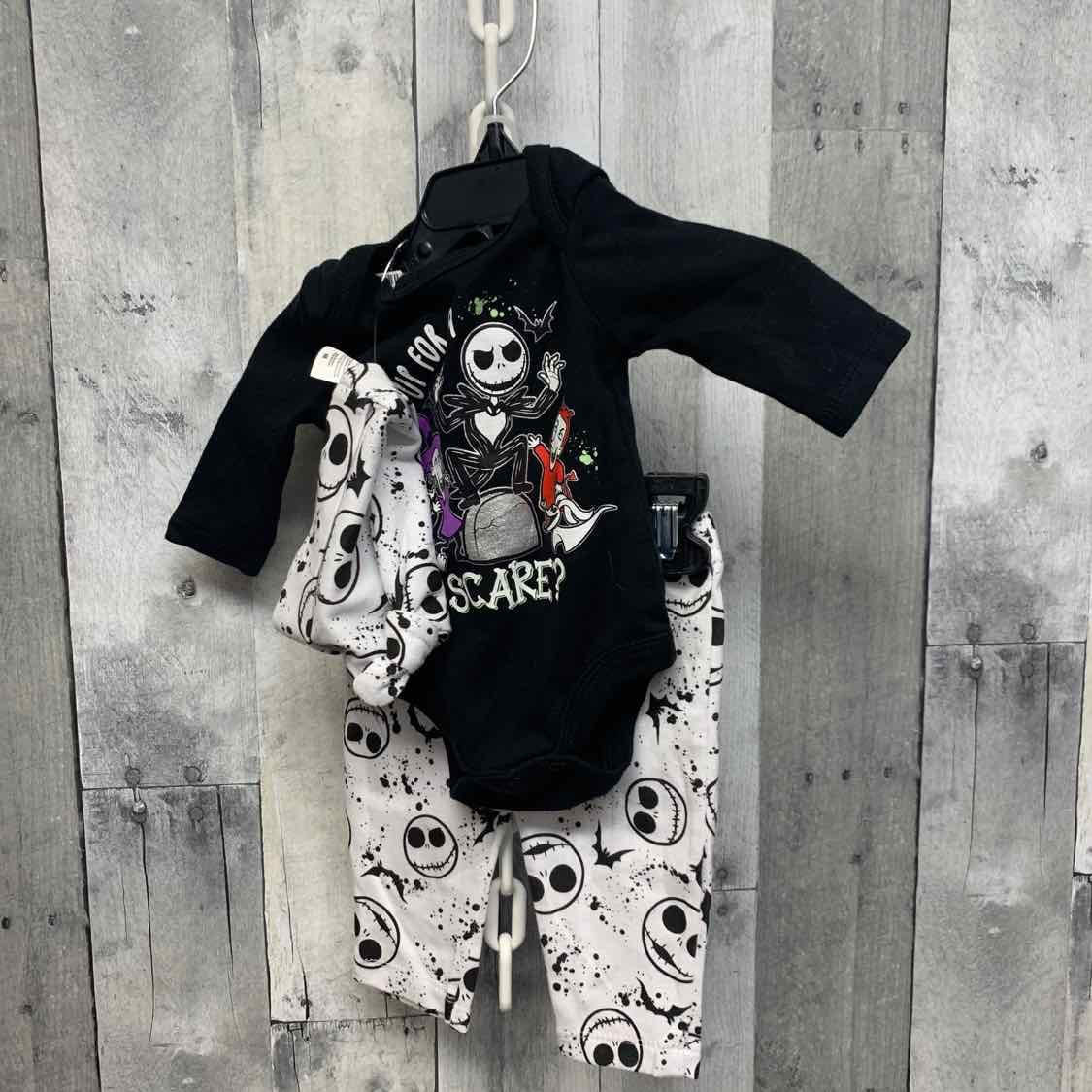 Size Newborn Black/White Disney Shirt/Pants