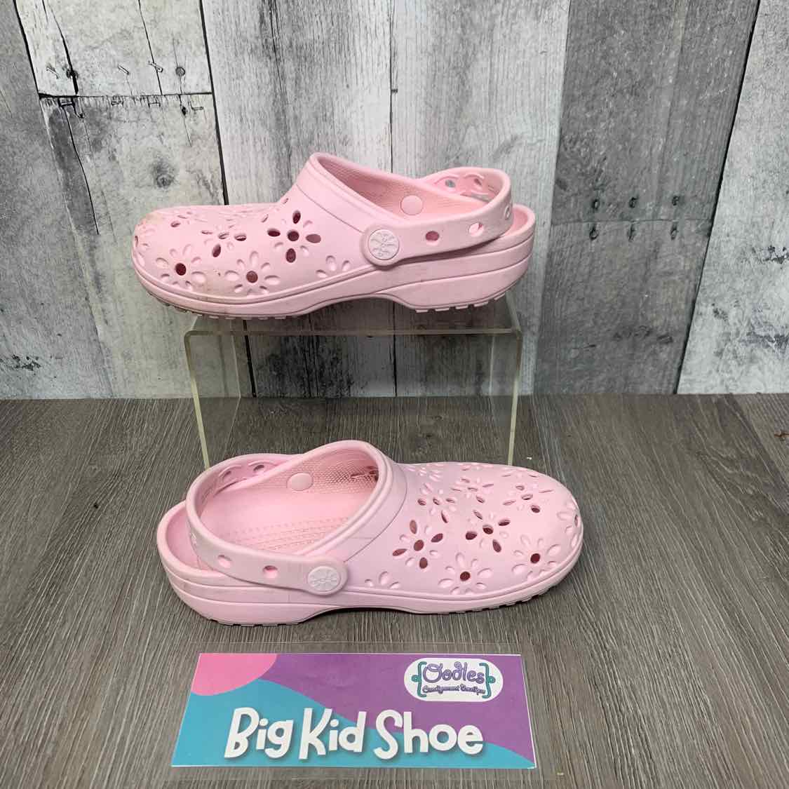 Size 2 Light Pink Crocs Water Shoes