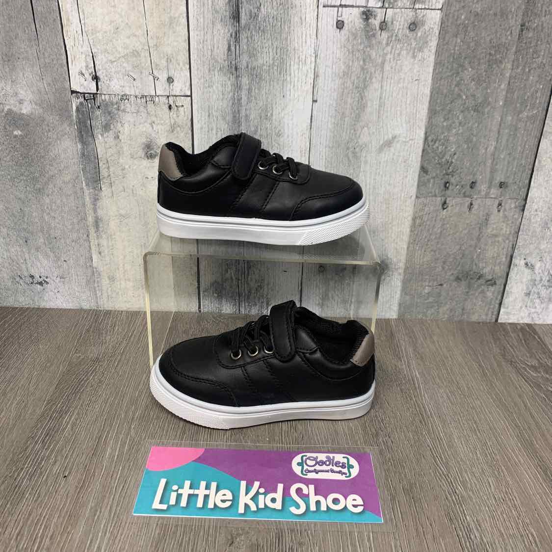 Size 8 Black/White Josmo Sneakers