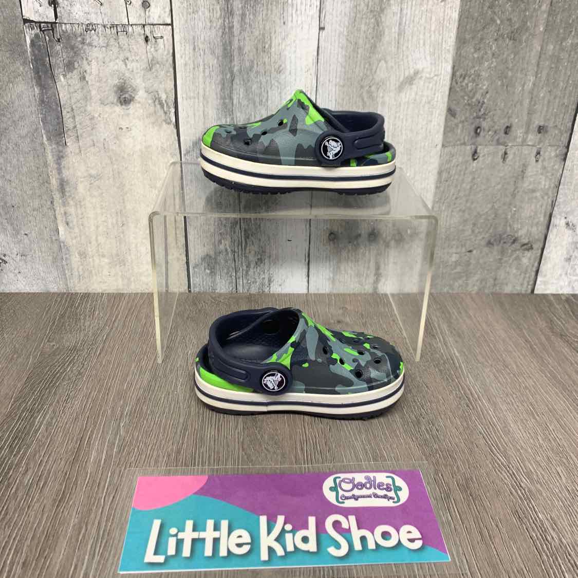 Size 4 Gray/Green Crocs Water Shoes