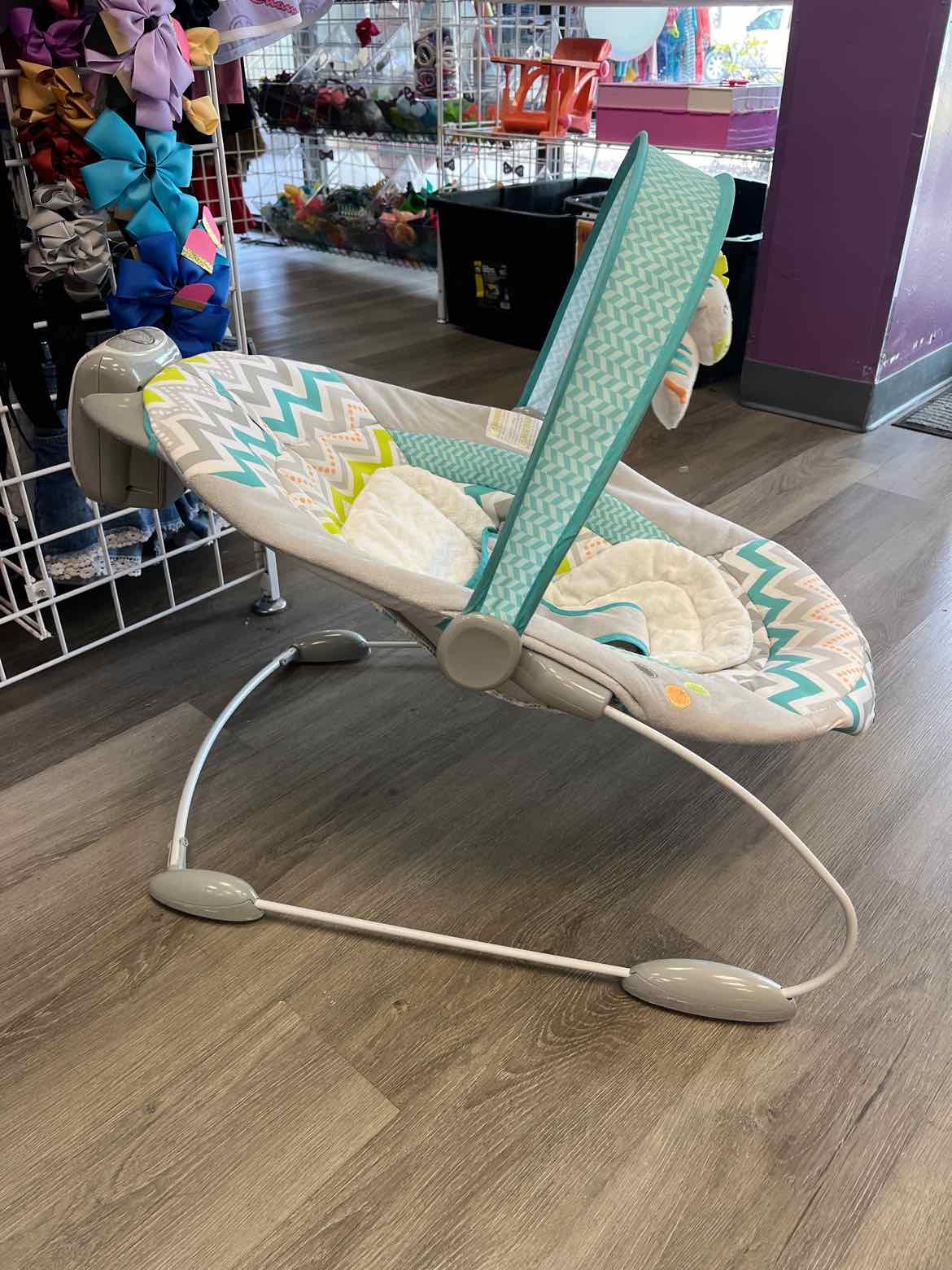 Ingenuity White/Blue Bouncer