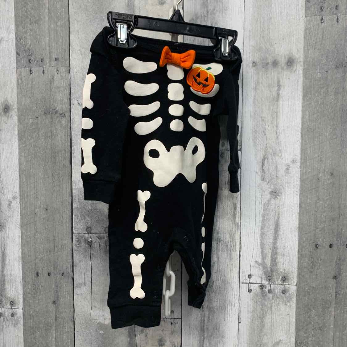 Size 0-3 Months Black/White Holiday Brands Romper