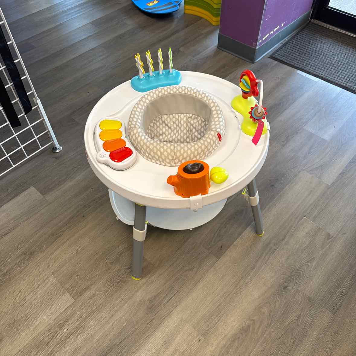 Skip Hop Tan/White Exersaucer