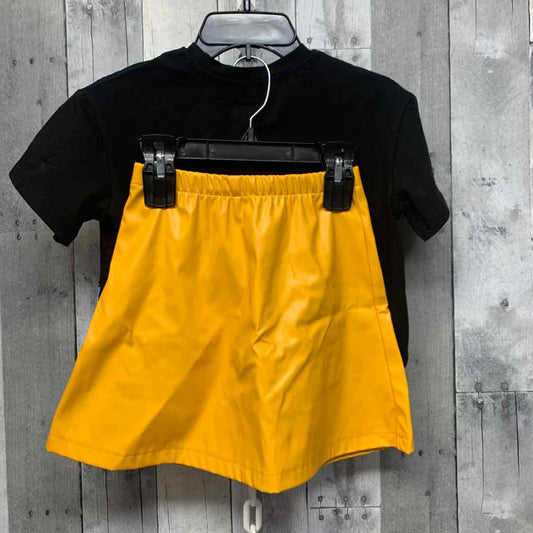 Size 7 Black/Yellow Name Brand Shirt/Skirt