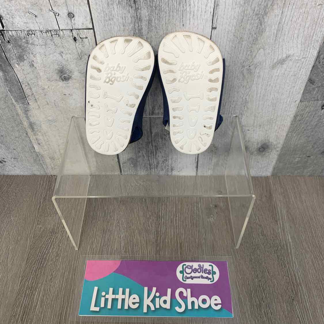 Size 0-3 Months Navy/White Osh Kosh Sandals