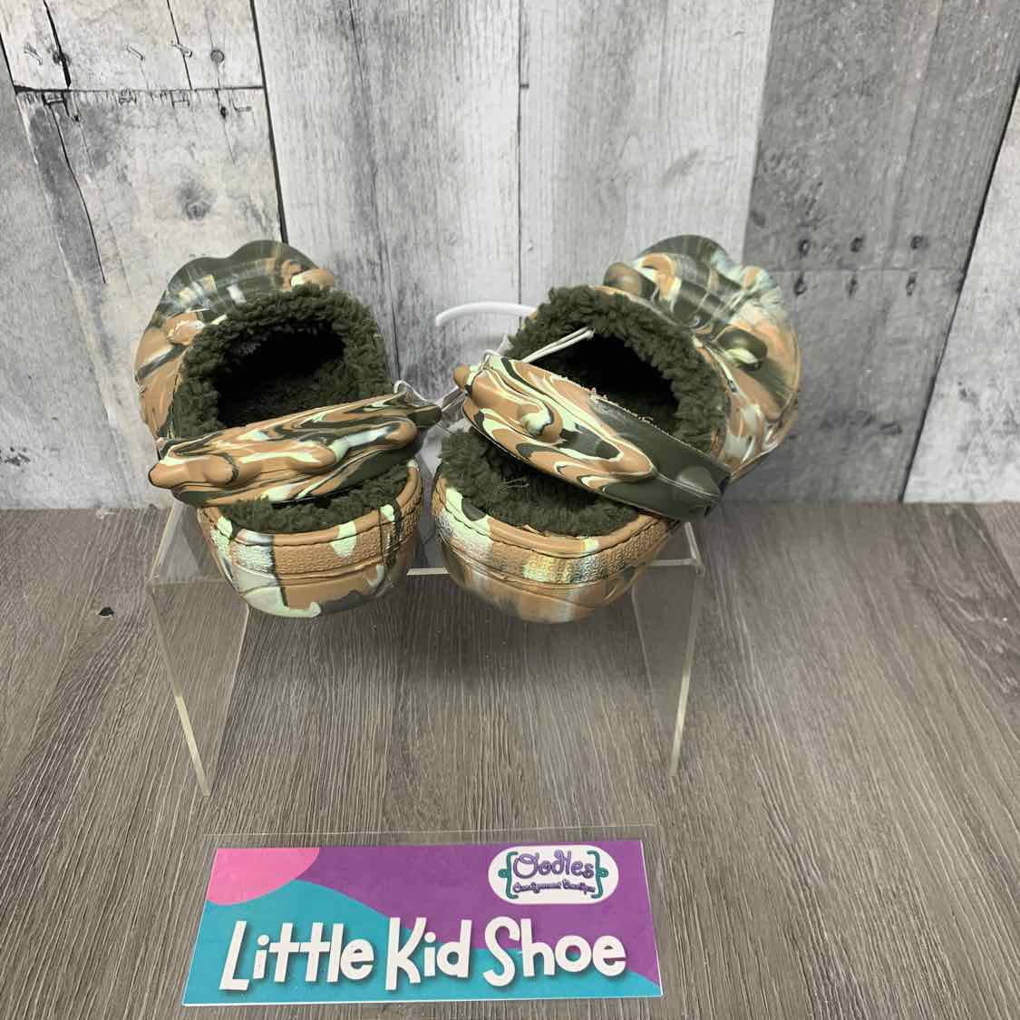 Size 8/9 Green/Brown Capelli Slip On Shoes