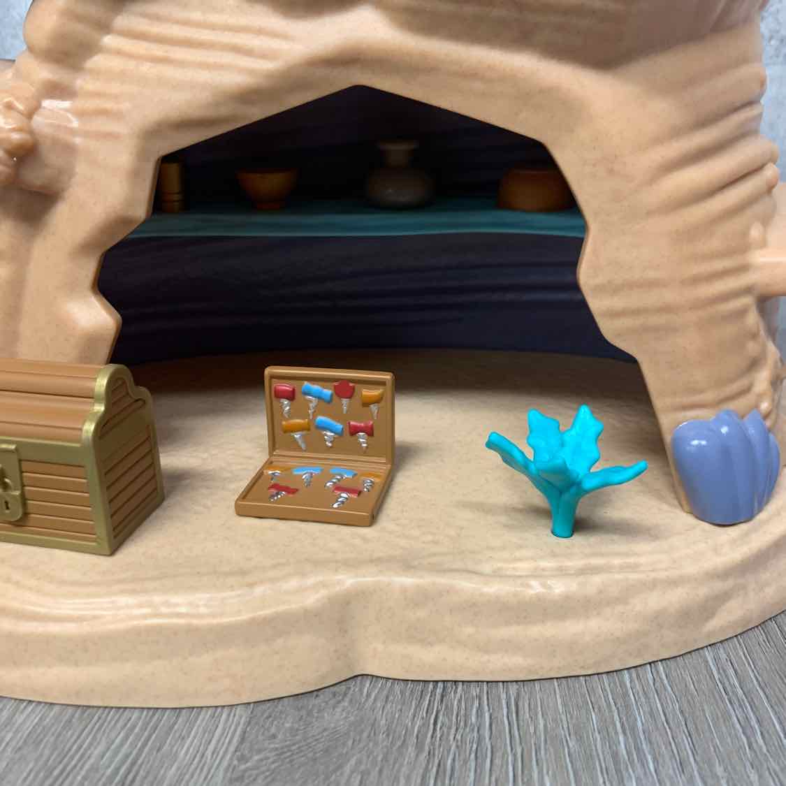Disney Store Brown Misc Playset