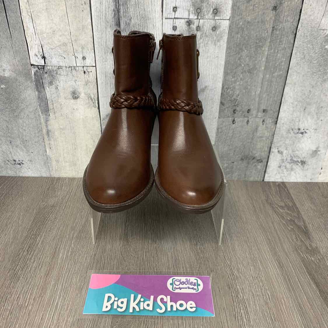 Size 6.5 Brown B Brand Boots