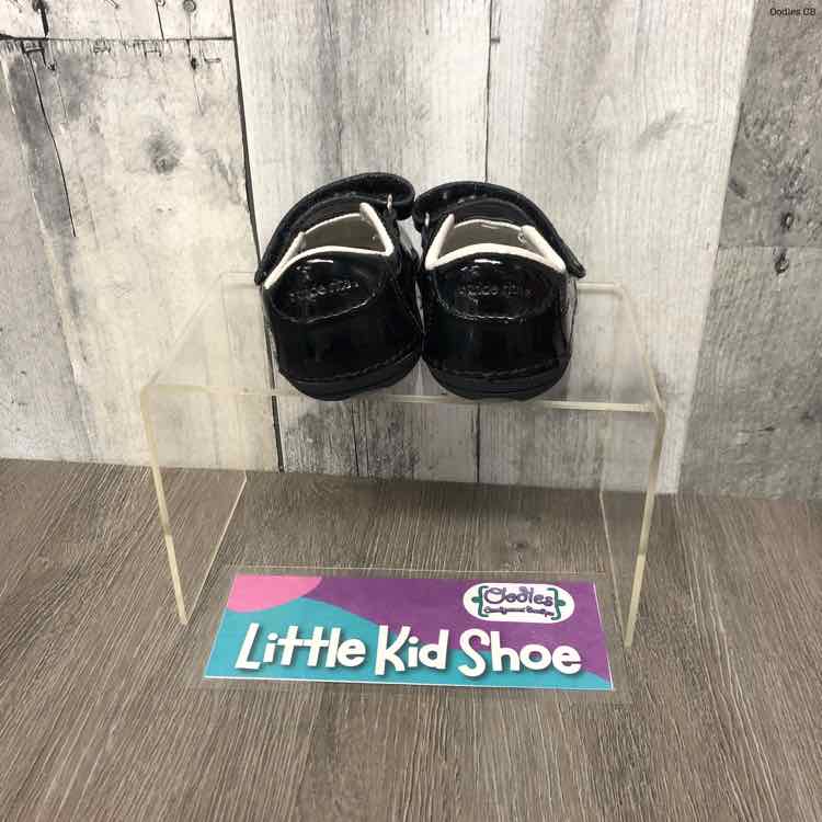 Size 3 Wide Black Stride Rite Sneakers
